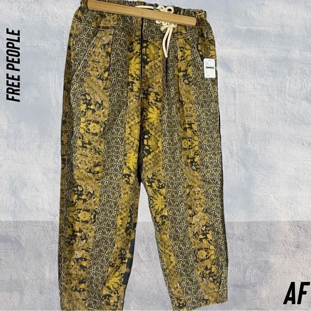 FREE PEOPLE UTILITY CARGO JEANS YELLOW BLACK FLORAL PRINTS NWT SMALL